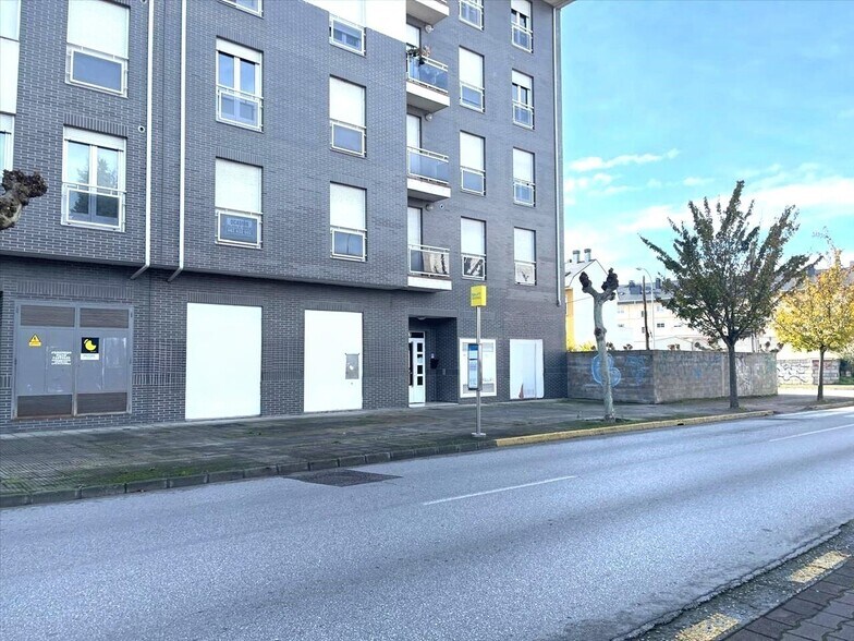 Local commercial dans Ponferrada à vendre - Photo de l’immeuble – Image 2 sur 9