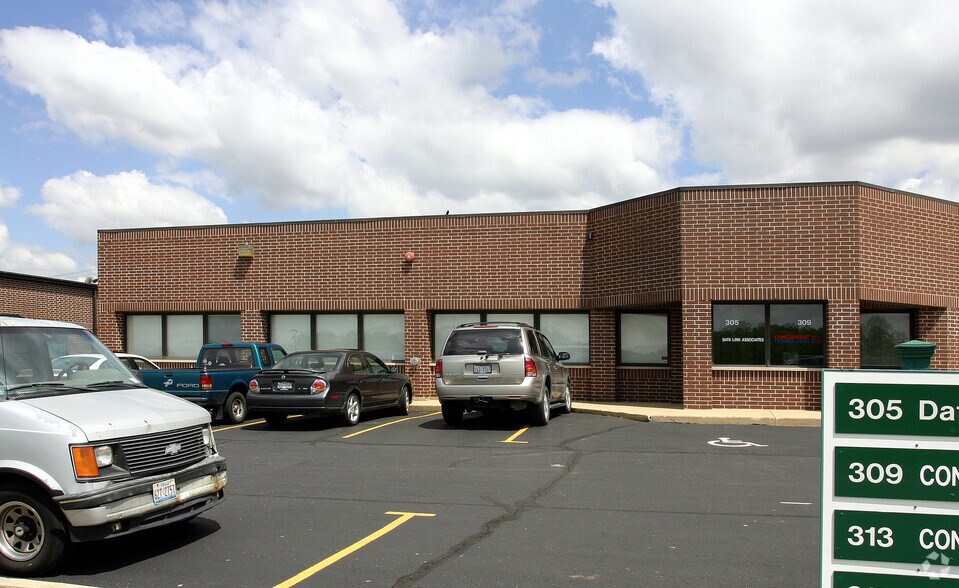 305-317 Oswalt Ave, Batavia, IL à louer - Photo de l’immeuble – Image 2 sur 5