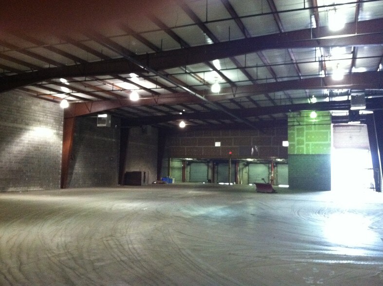 95 Freeway Dr W, Orange, NJ à louer - Photo de l’immeuble – Image 3 sur 4