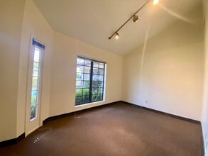 3151 Airway Ave, Costa Mesa, CA à louer Photo intérieure– Image 2 sur 8