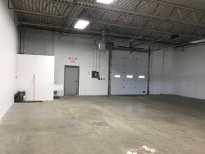 1239-1309 Monroe Ave, New Philadelphia, OH à louer Photo de l’immeuble– Image 1 sur 4