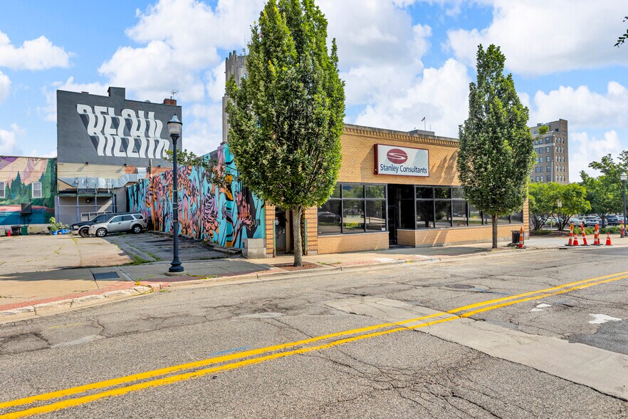 132-134 W Cortland Ave, Jackson, MI à louer - Photo de l’immeuble – Image 2 sur 10