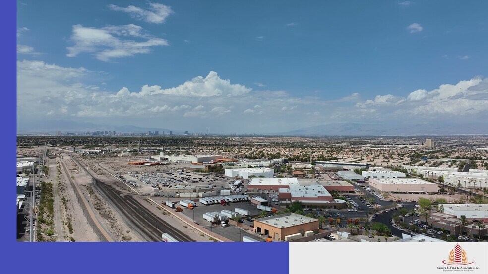 60 Corporate Park Dr, Henderson, NV à louer - Vidéo sur l’annonce professionnelle – Image 2 sur 6