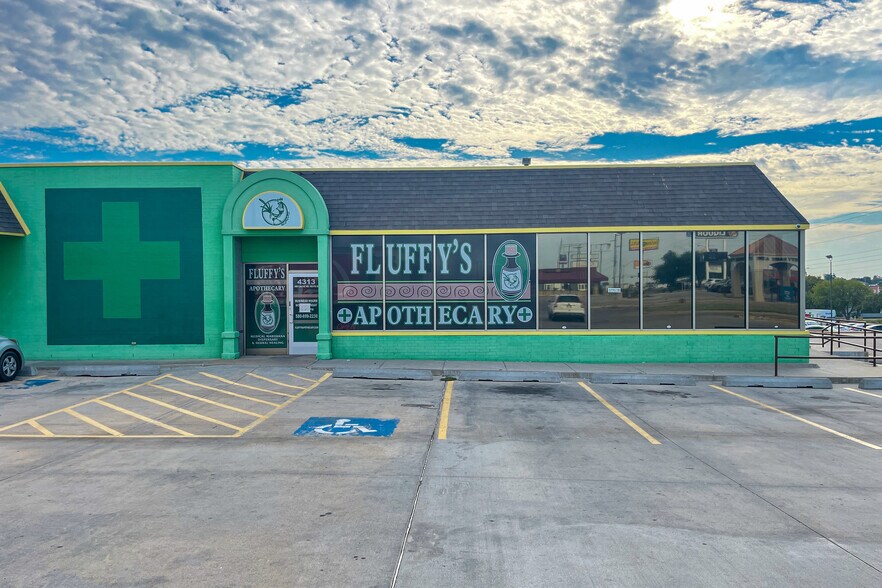 4313 NW Cache Rd, Lawton, OK à louer - Photo de l’immeuble – Image 2 sur 21