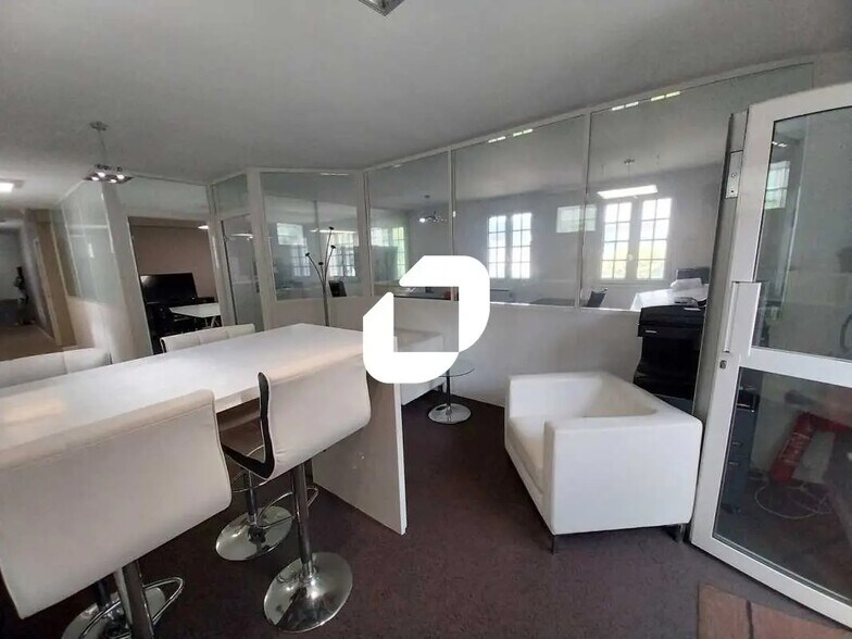 Bureau dans Champagne-sur-Oise à louer - Photo intérieure – Image 2 sur 10