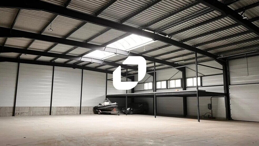 Local d’activités dans Couëron à louer - Photo de l’immeuble – Image 1 sur 5