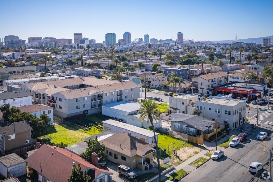 Long Beach Portfolio portefeuille de 3 biens à vendre sur LoopNet.fr - Photo principale – Image 2 sur 30