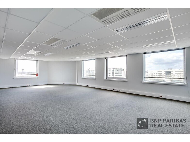 1 Rue George Stephenson, Montigny-le-Bretonneux à louer - Photo intérieure – Image 1 sur 4