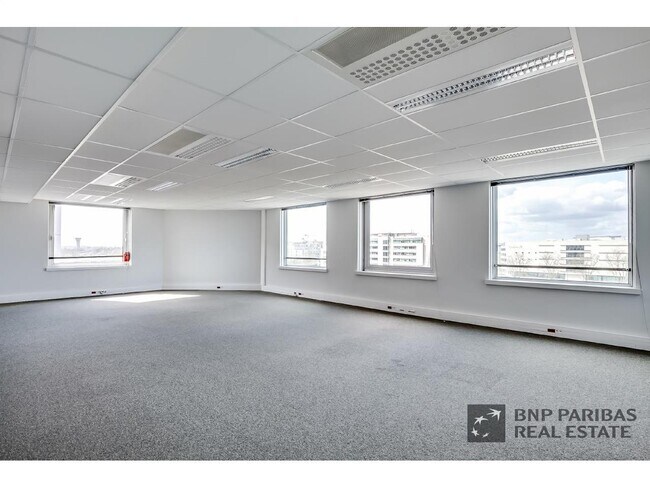 Plus de détails pour 1 Rue George Stephenson, Montigny-le-Bretonneux - Bureau à louer