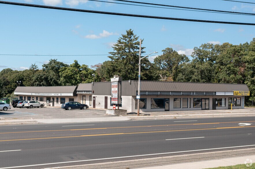 646 Route 112, Patchogue, NY à louer - Photo de l’immeuble – Image 3 sur 15