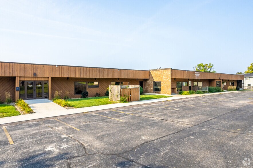 2600 72nd St, Urbandale, IA à louer - Photo de l’immeuble – Image 3 sur 16