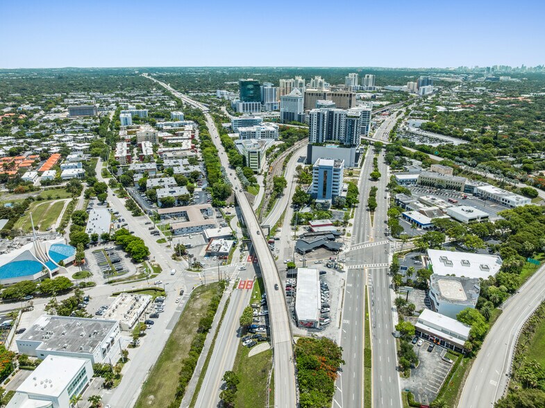 9711 SW 77th Ave, Miami, FL à vendre - Photo de l’immeuble – Image 2 sur 6