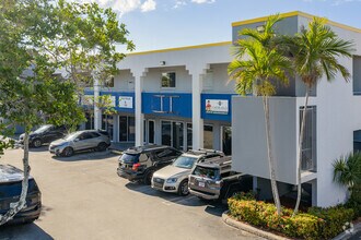 8830-8872 SW 129th Ter, Miami, FL à louer Photo de l’immeuble– Image 2 sur 4