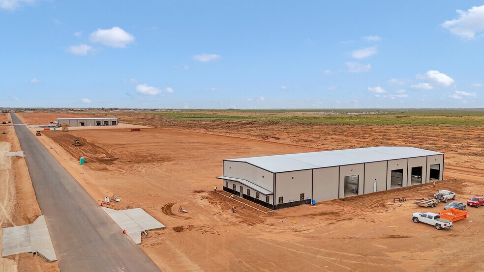 4718 S County Rd 1232, Midland, TX à vendre - Photo de l’immeuble – Image 2 sur 16