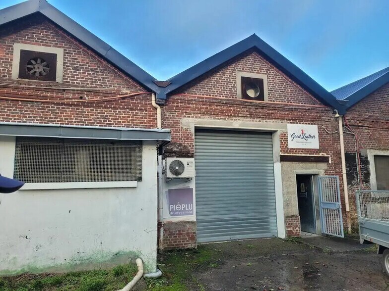 Local d’activités dans Le Houlme à louer - Photo de l’immeuble – Image 1 sur 9