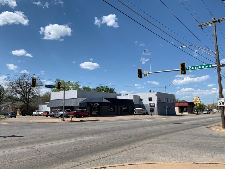 320 S Van Buren St, Enid, OK à vendre - Photo principale – Image 1 sur 1