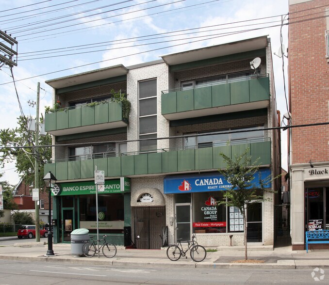 860 College St, Toronto, ON à louer - Photo de l’immeuble – Image 3 sur 4