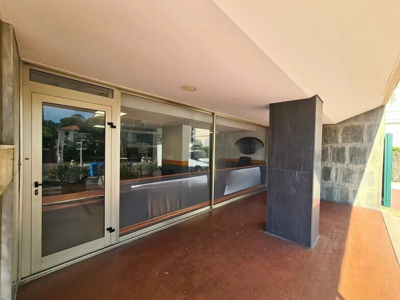 Local commercial dans Cannes à louer - Hall d’entrée – Image 1 sur 3