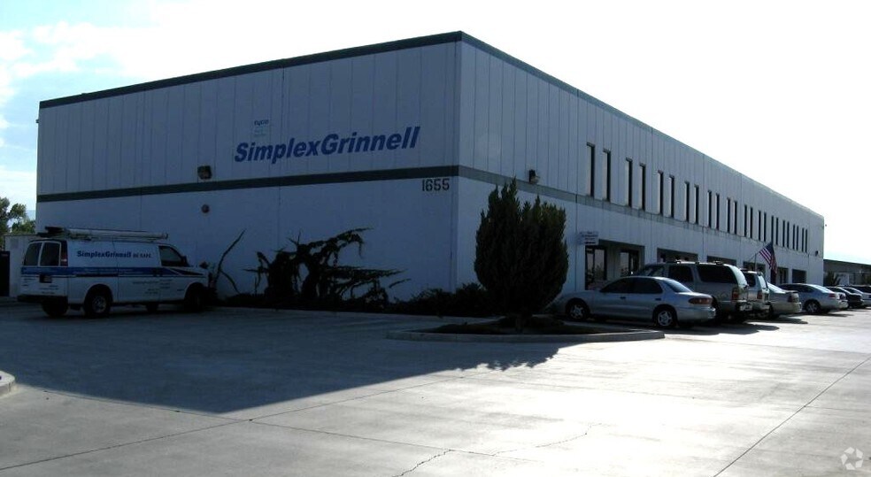 1655 Marietta Way, Sparks, NV à louer - Photo de l’immeuble – Image 2 sur 7