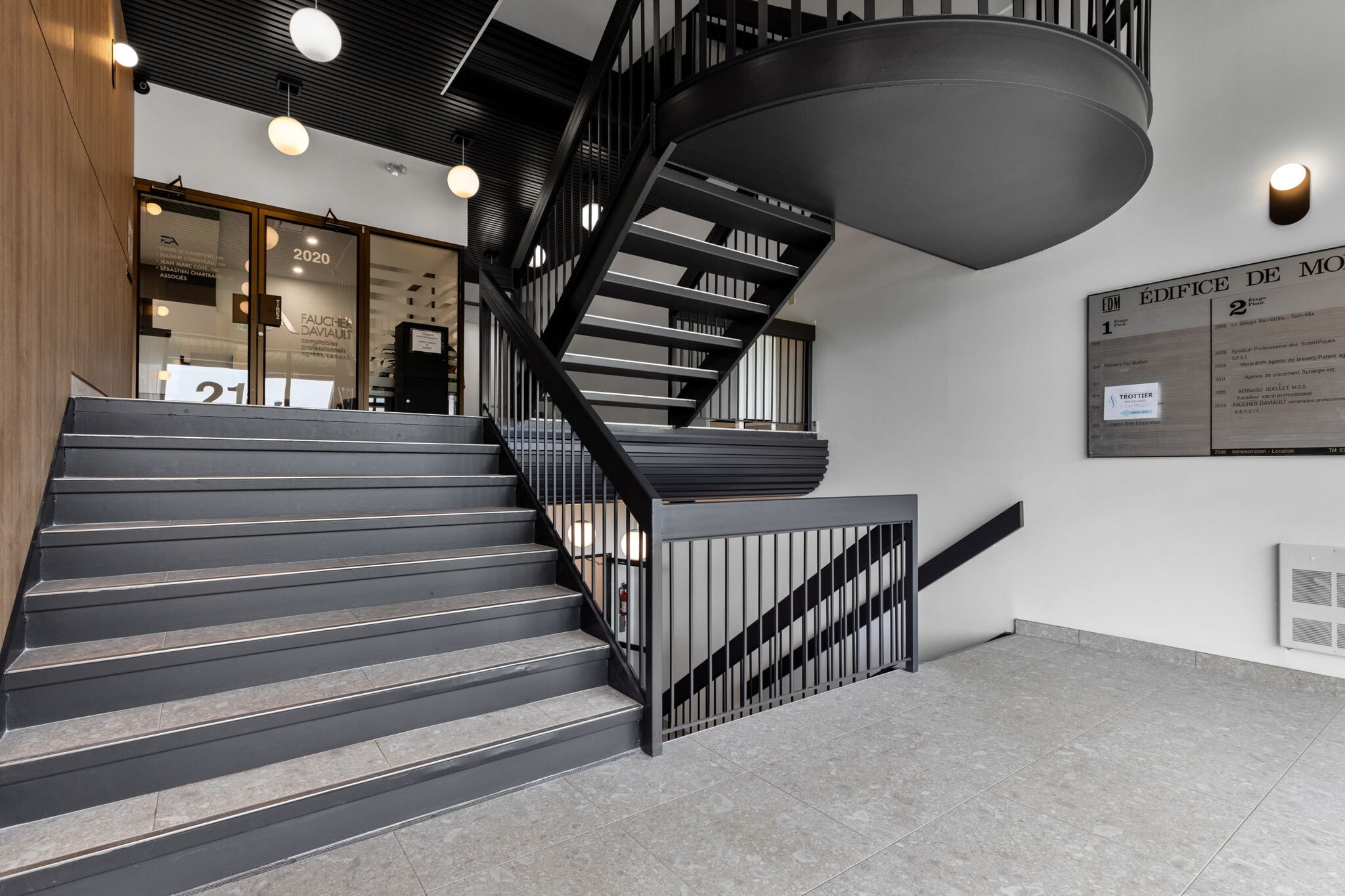 210 Boul De Montarville, Boucherville, QC à louer Photo intérieure– Image 1 sur 8