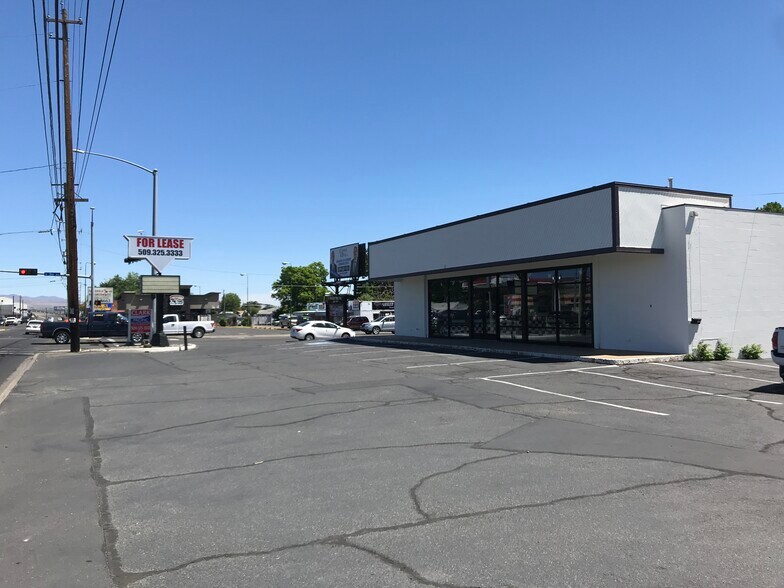 302 W Nob Hill Blvd, Yakima, WA à louer - Photo de l’immeuble – Image 2 sur 16