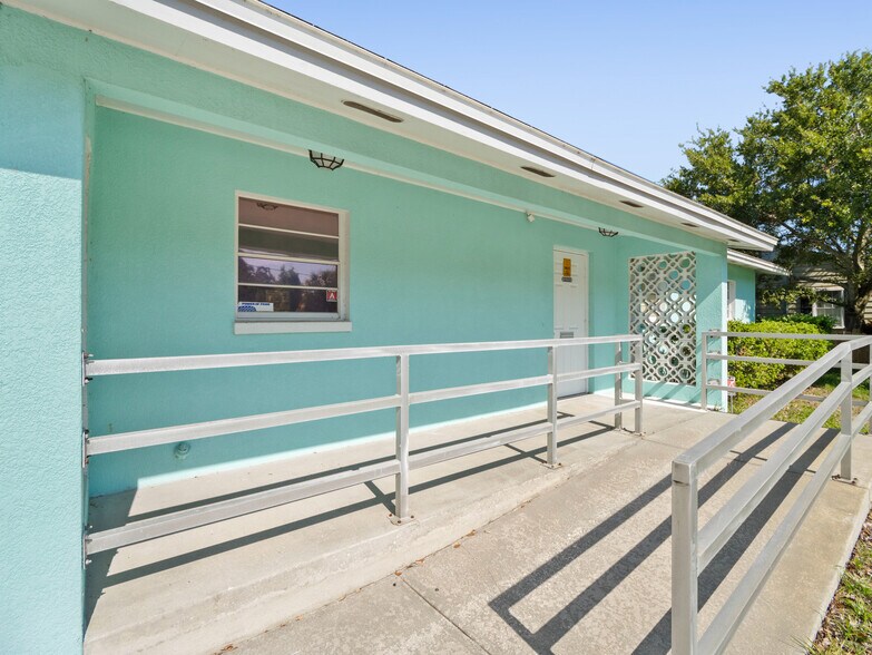 1109 Seminole Dr, Rockledge, FL à louer - Photo de l’immeuble – Image 3 sur 5