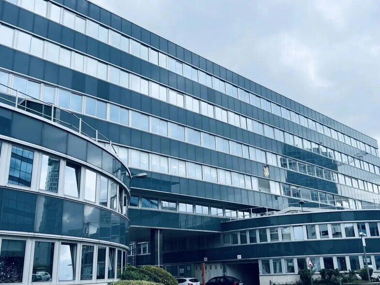 Bureau dans Nanterre à vendre - Photo de l’immeuble – Image 1 sur 5