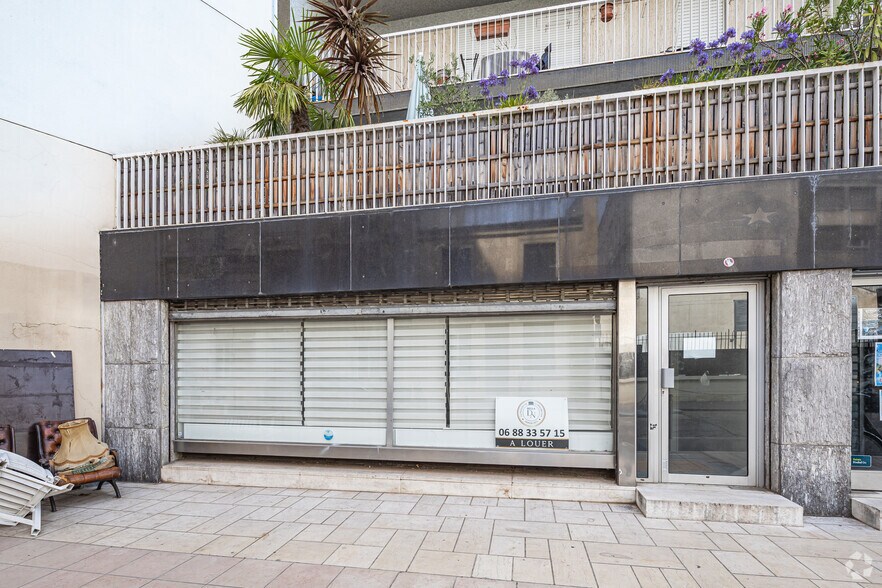 Local commercial dans Paris à louer - Photo de l’immeuble – Image 1 sur 1