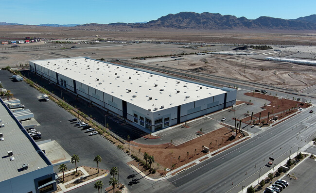 Plus de détails pour 6050 N Hollywood Blvd, Las Vegas, NV - Industriel/Logistique à louer