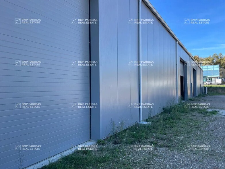 Local d’activités dans Montussan à louer - Photo de l’immeuble – Image 3 sur 14