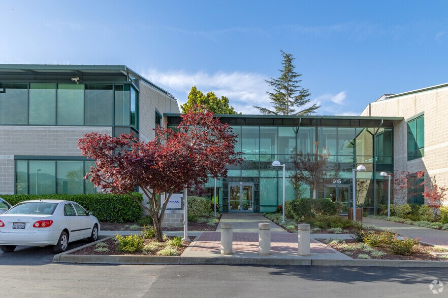 933 Murphy Ranch Rd, Milpitas, CA à louer - Photo de l’immeuble – Image 2 sur 6