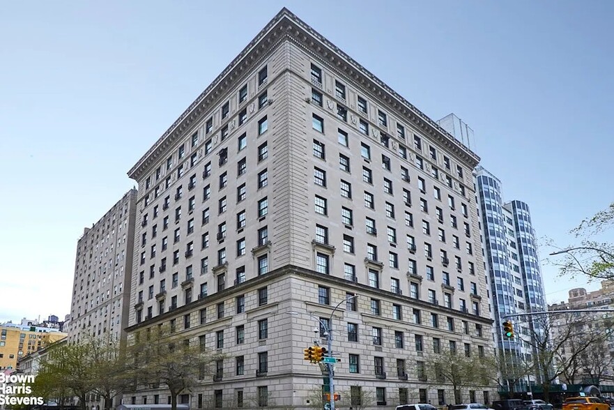 905 5th Ave, New York, NY à vendre - Photo de l’immeuble – Image 1 sur 1