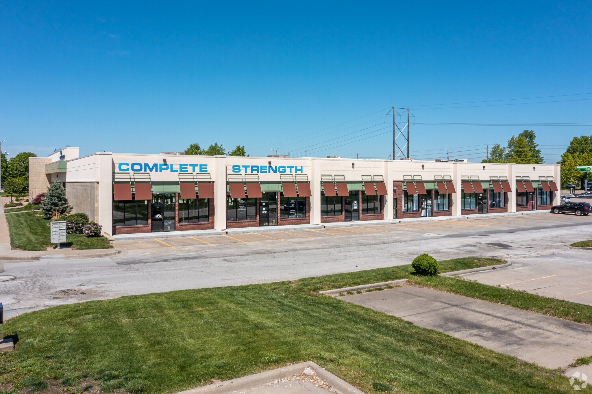 100 NE Tudor Rd, Lee's Summit, MO à louer Photo principale– Image 1 sur 6