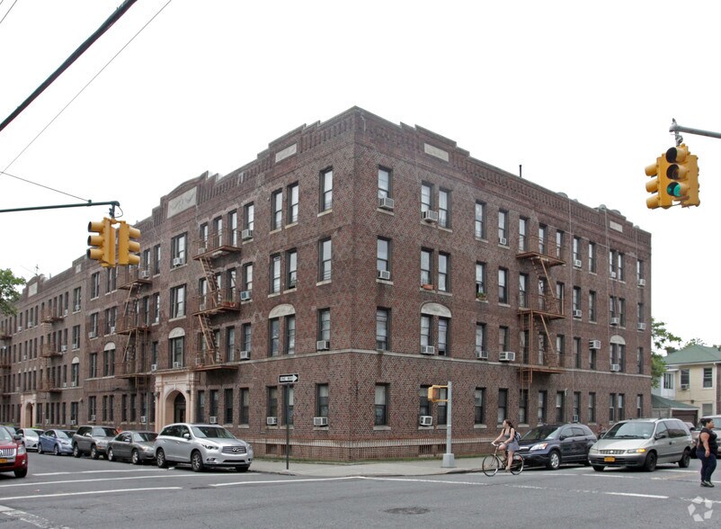 902 47th St, Brooklyn, NY à vendre - Photo de l’immeuble – Image 3 sur 4