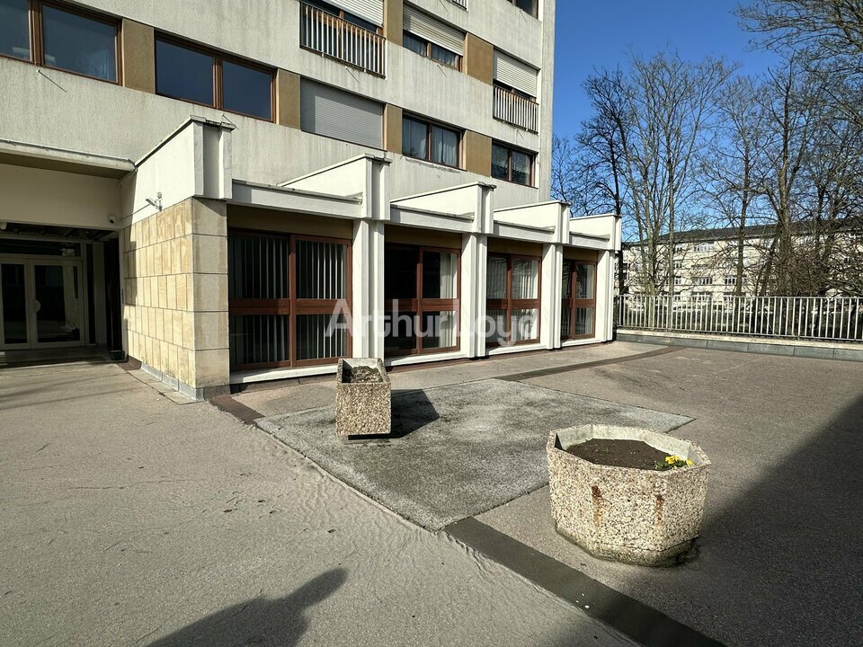 Bureau dans Châlons-en-Champagne à louer Photo de l’immeuble– Image 1 sur 8