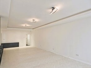 9 Tree View Ct, Liverpool à louer Photo intérieure– Image 2 sur 2