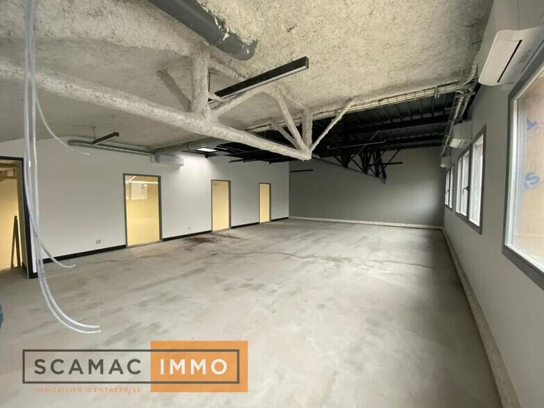 Local d’activités dans Vaux-le-Pénil à louer - Photo de l’immeuble – Image 3 sur 4