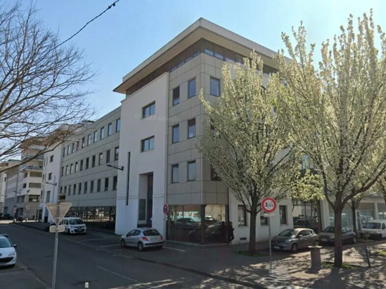 Local commercial dans Vaulx-en-Velin à vendre - Photo principale – Image 1 sur 7