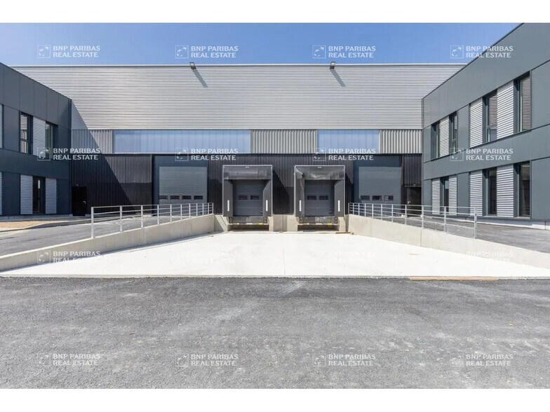 51 Bis Rue Du Commandant Rolland, Le Bourget à louer - Photo de l’immeuble – Image 1 sur 7