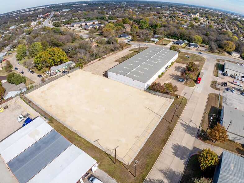 300 Industrial Blvd, Mansfield, TX à louer - Photo de l’immeuble – Image 2 sur 14