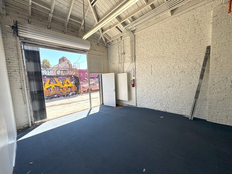 1326 S Main St, Los Angeles, CA à louer - Photo intérieure – Image 1 sur 11