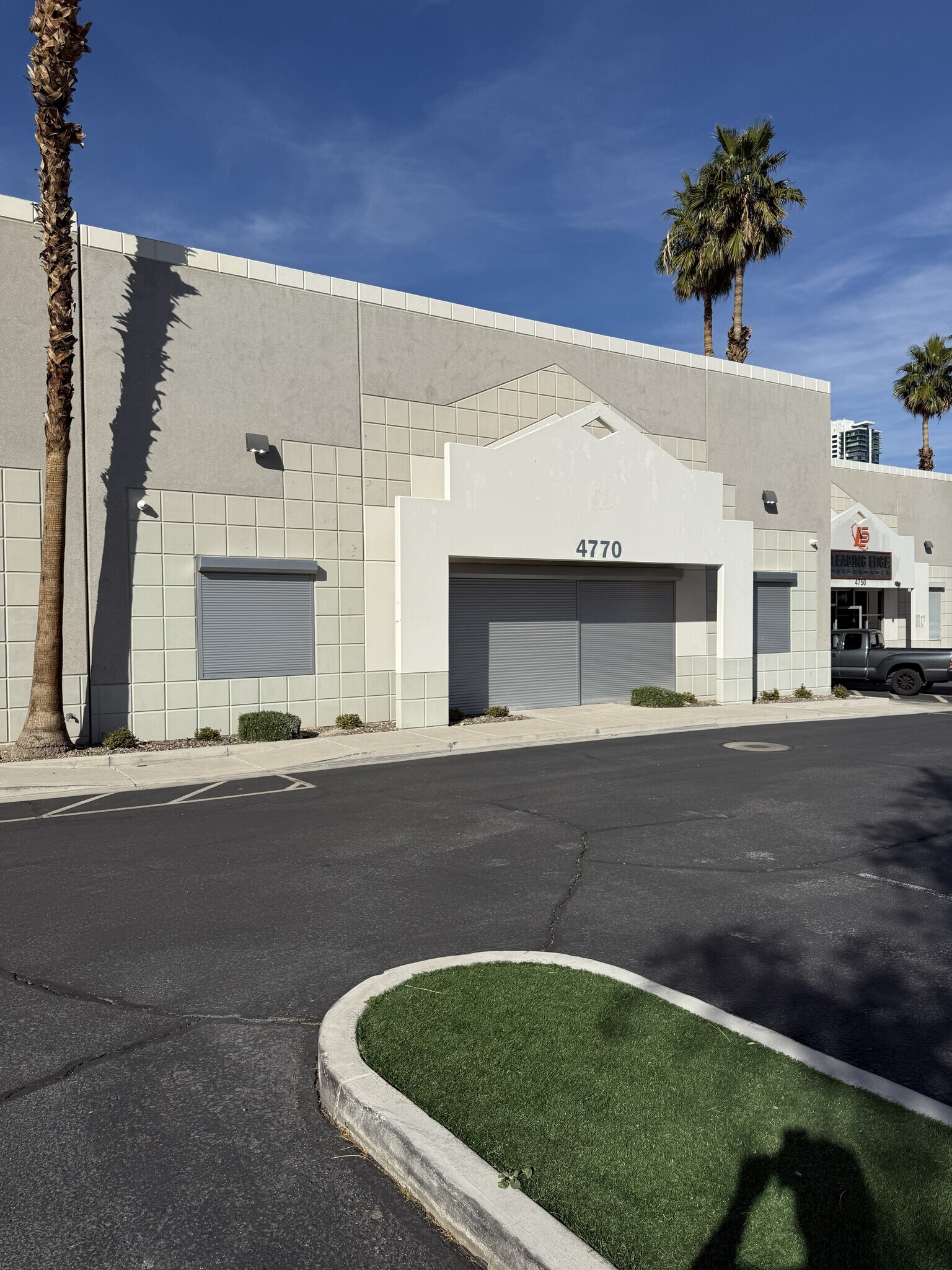 4770 W University Ave, Las Vegas, NV à vendre Photo principale– Image 1 sur 25