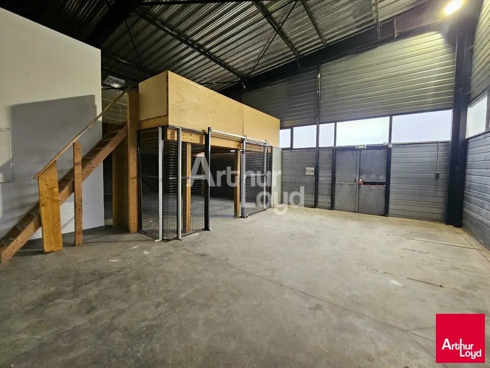 Local d’activités dans Sainte-Gemmes-sur-Loire à louer Photo de l’immeuble– Image 1 sur 6