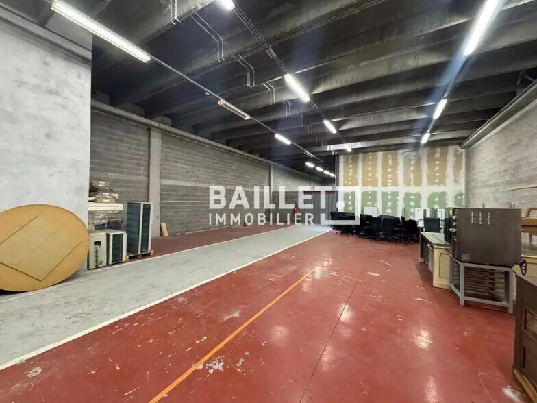 Industriel/Logistique dans Vallauris à louer - Photo de l’immeuble – Image 2 sur 9