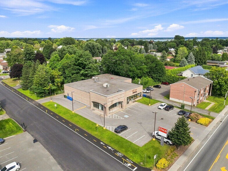 214 Rue Saint-Antoine-Nord, Lavaltrie, QC à louer - Aérien – Image 1 sur 7
