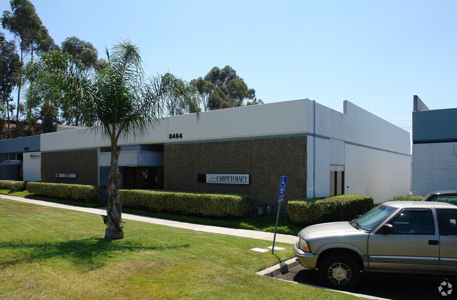 8464 Commerce Ave, San Diego, CA à louer - Photo principale – Image 2 sur 7