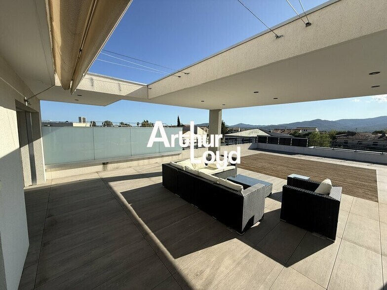 569 Rue Du General Charles De Gaulle, Puget-sur-Argens à vendre - Photo de l’immeuble – Image 3 sur 4