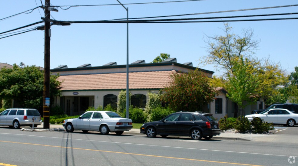 1051 Broadway, Sonoma, CA à louer - Photo de l’immeuble – Image 2 sur 19