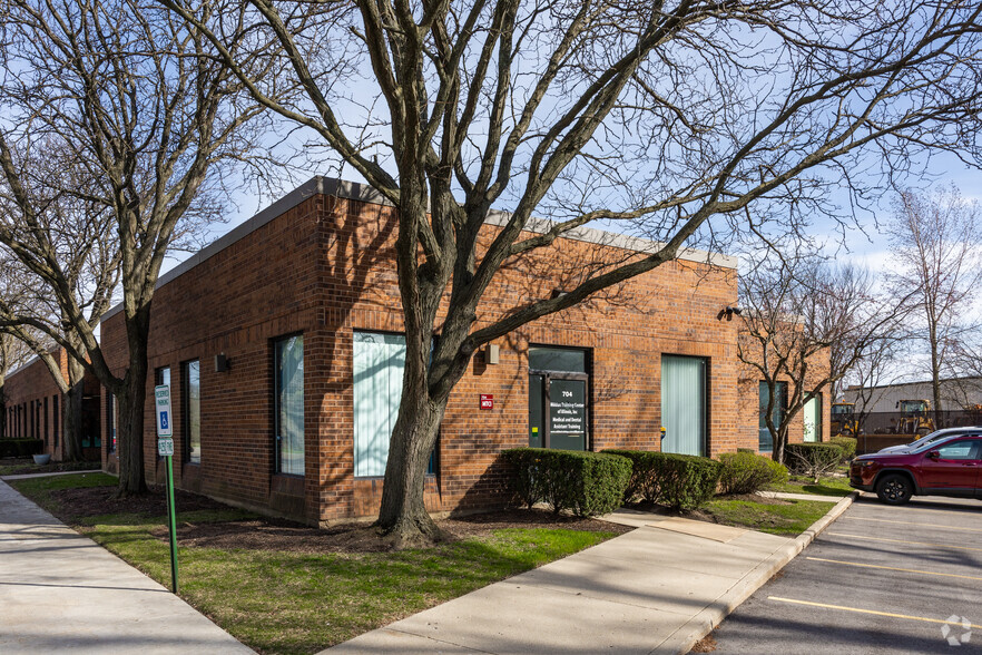 700-728 S Milwaukee Ave, Wheeling, IL à louer - Photo de l’immeuble – Image 2 sur 9