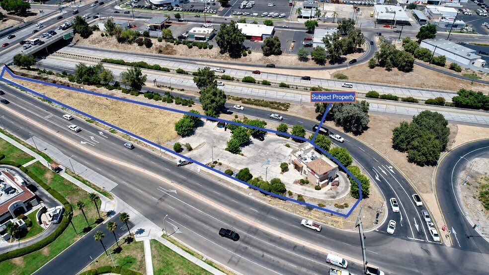 1400 E Noble Ave, Visalia, CA à vendre - Photo de l’immeuble – Image 3 sur 22